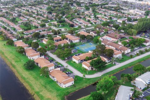Condo in Margate, Florida, 1 bedroom  № 1988323 - photo 1