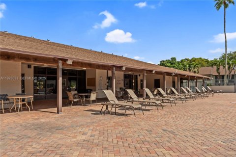 Condo in Margate, Florida, 1 bedroom  № 1988323 - photo 4