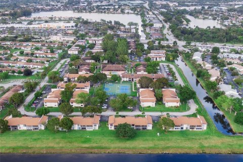 Condo in Margate, Florida, 1 bedroom  № 1988323 - photo 2