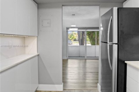 Condo in Margate, Florida, 1 bedroom  № 1988323 - photo 22