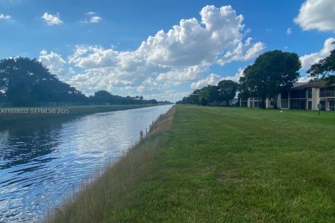 Condo in Margate, Florida, 1 bedroom  № 1988323 - photo 9