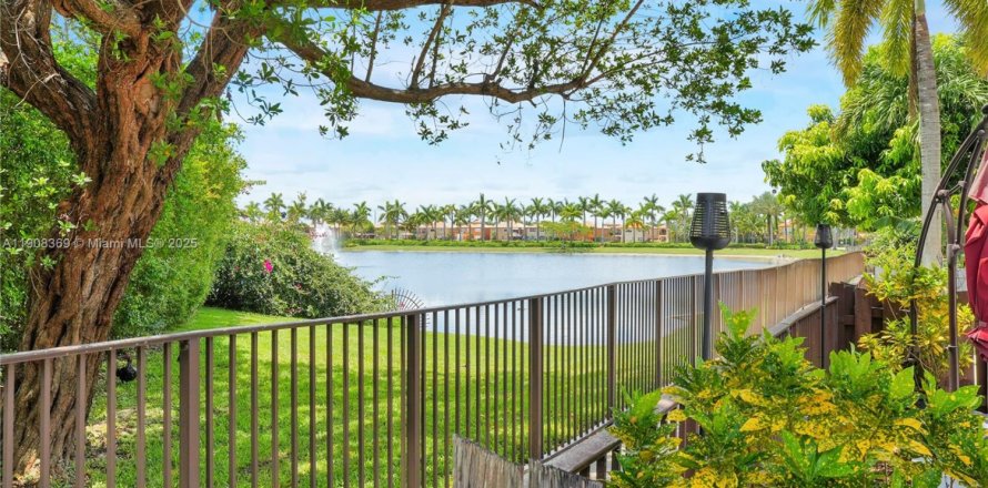 Таунхаус в Майами, Флорида 3 спальни, 158.86м2 № 1965557