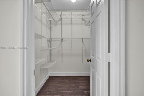 Купить таунхаус в Майами, Флорида 3 спальни, 158.86м2, № 1965557 - фото 11