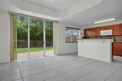 Купить таунхаус в Майами, Флорида 3 спальни, 158.86м2, № 1965557 - фото 4