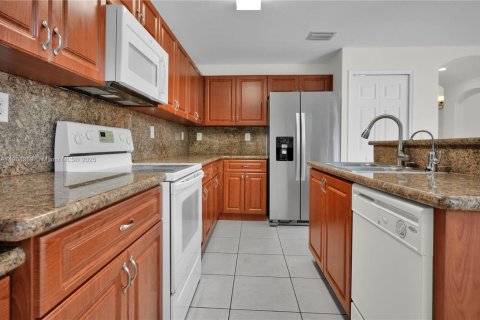 Купить таунхаус в Майами, Флорида 3 спальни, 158.86м2, № 1965557 - фото 5