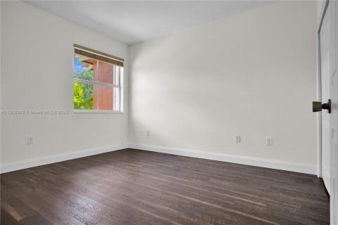 Купить таунхаус в Майами, Флорида 3 спальни, 158.86м2, № 1965557 - фото 13