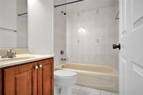 Купить таунхаус в Майами, Флорида 3 спальни, 158.86м2, № 1965557 - фото 14