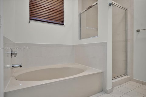 Купить таунхаус в Майами, Флорида 3 спальни, 158.86м2, № 1965557 - фото 10