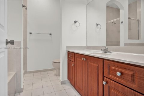 Купить таунхаус в Майами, Флорида 3 спальни, 158.86м2, № 1965557 - фото 9