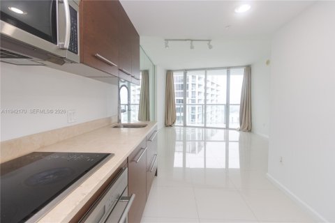 Condo in Miami, Florida, 1 bedroom  № 1999479 - photo 3