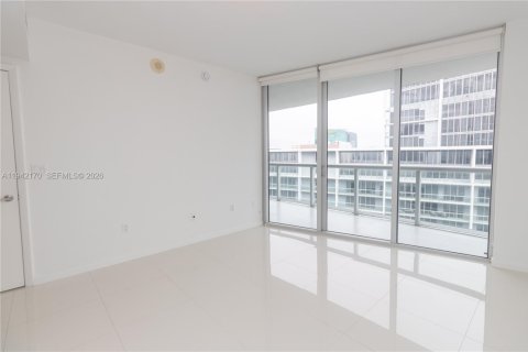 Condo in Miami, Florida, 1 bedroom  № 1999479 - photo 9