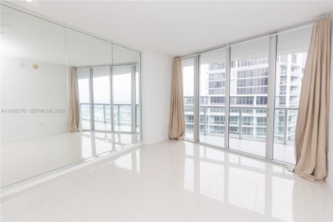 Condo in Miami, Florida, 1 bedroom  № 1999479 - photo 7