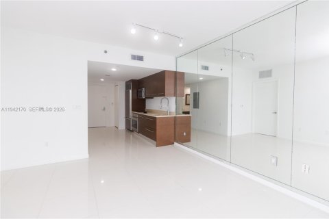 Condo in Miami, Florida, 1 bedroom  № 1999479 - photo 6