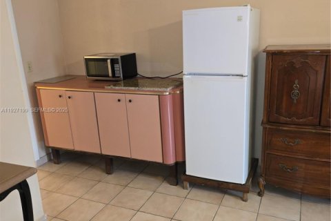 Снять в аренду виллу или дом в Халландейл-Бич, Флорида 197.97м2, № 1988227 - фото 4