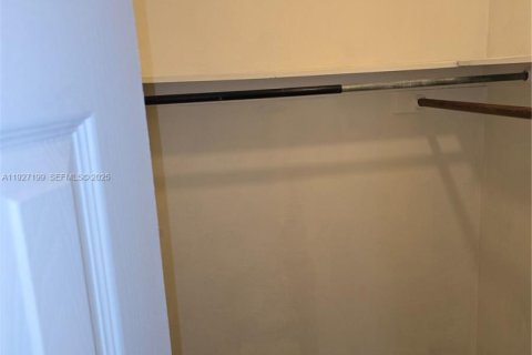 Снять в аренду виллу или дом в Халландейл-Бич, Флорида 197.97м2, № 1988227 - фото 5