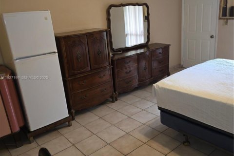 Снять в аренду виллу или дом в Халландейл-Бич, Флорида 197.97м2, № 1988227 - фото 3