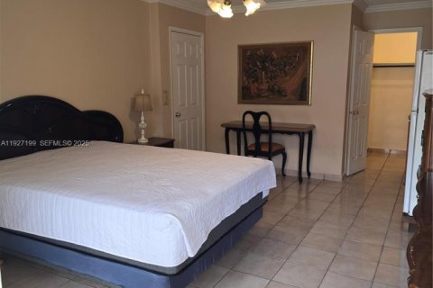 Снять в аренду виллу или дом в Халландейл-Бич, Флорида 197.97м2, № 1988227 - фото 2