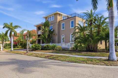 Casa en venta en Apollo Beach, Florida, 5 dormitorios, 662.21 m2 № 2278090 - foto 2