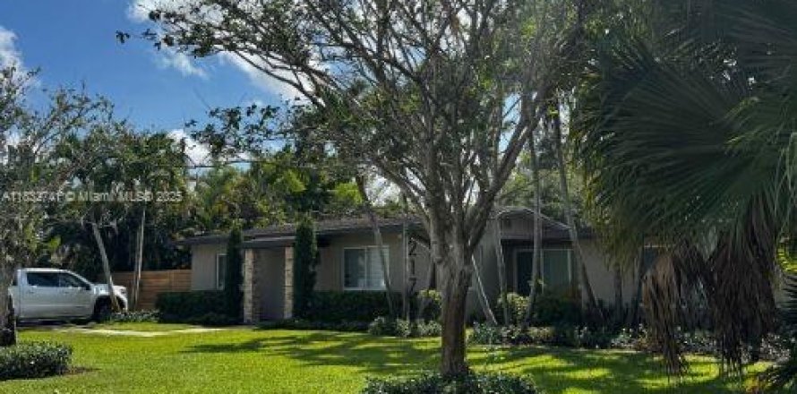 House in Plantation, Florida 3 bedrooms, 160.35 sq.m. № 1830313