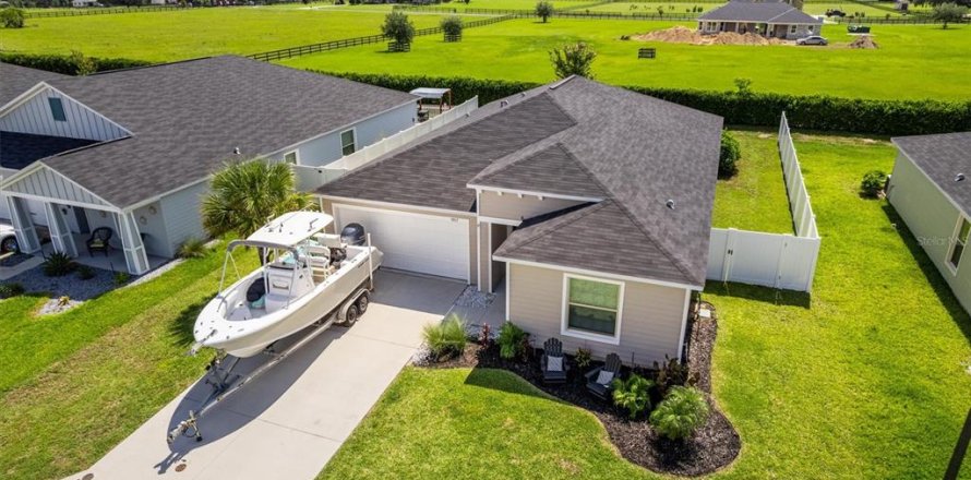 House in FREEDOM CROSSINGS PRESERVE
in Ocala, Florida 4 bedrooms, 185.8 sq.m. № 1829779