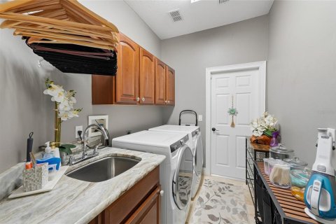House in Windermere, Florida 3 bedrooms, 215.25 sq.m. № 2403679 - photo 22