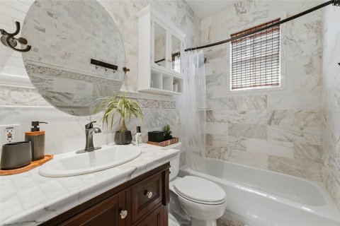 House in Windermere, Florida 3 bedrooms, 215.25 sq.m. № 2403679 - photo 19