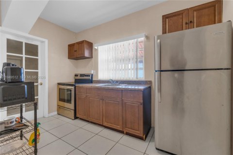 Villa ou maison à vendre à Miami, Floride: 2 chambres, 74.69 m2 № 2005215 - photo 4