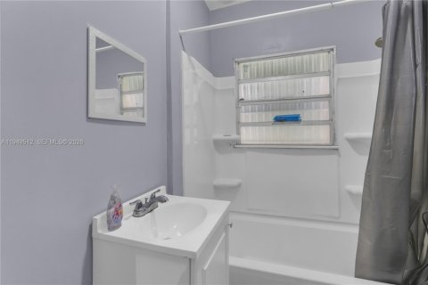 Villa ou maison à vendre à Miami, Floride: 2 chambres, 74.69 m2 № 2005215 - photo 10