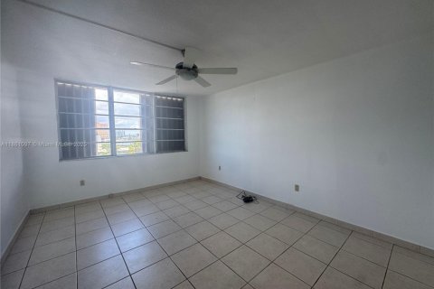 Copropriété à louer à North Bay Village, Floride: 2 chambres, 125.98 m2 № 1889321 - photo 17