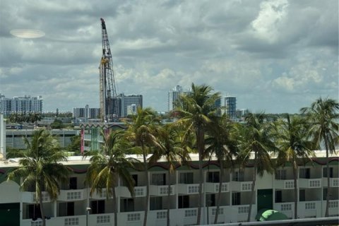 Copropriété à louer à North Bay Village, Floride: 2 chambres, 125.98 m2 № 1889321 - photo 11