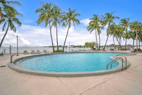 Copropriété à louer à North Bay Village, Floride: 2 chambres, 125.98 m2 № 1889321 - photo 24