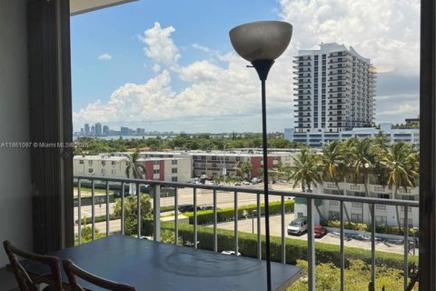 Copropriété à louer à North Bay Village, Floride: 2 chambres, 125.98 m2 № 1889321 - photo 22