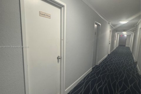 Copropriété à louer à North Bay Village, Floride: 2 chambres, 125.98 m2 № 1889321 - photo 1