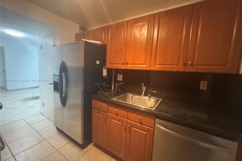 Copropriété à louer à North Bay Village, Floride: 2 chambres, 125.98 m2 № 1889321 - photo 6