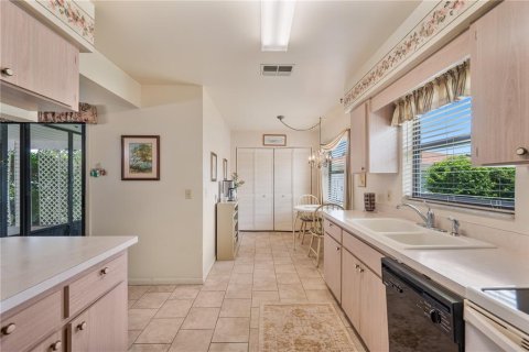 House in Lakeland, Florida 2 bedrooms, 104.33 sq.m. № 2221843 - photo 5