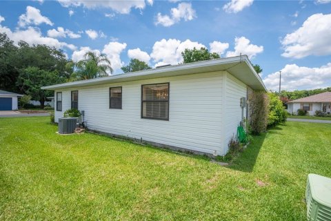 House in Lakeland, Florida 2 bedrooms, 104.33 sq.m. № 2221843 - photo 17