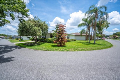 House in Lakeland, Florida 2 bedrooms, 104.33 sq.m. № 2221843 - photo 18