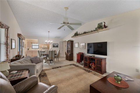 House in Lakeland, Florida 2 bedrooms, 104.33 sq.m. № 2221843 - photo 2