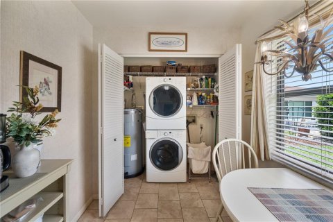 House in Lakeland, Florida 2 bedrooms, 104.33 sq.m. № 2221843 - photo 6