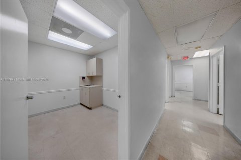 Propiedad comercial en venta en Miami, Florida № 2013086 - foto 14