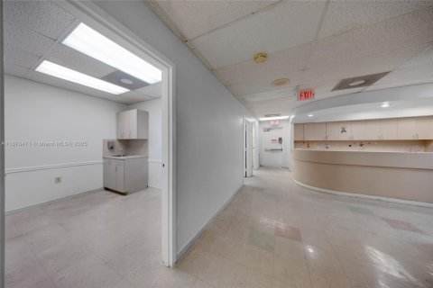 Propiedad comercial en venta en Miami, Florida № 2013086 - foto 7