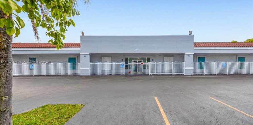 Propiedad comercial en Miami, Florida № 2013086