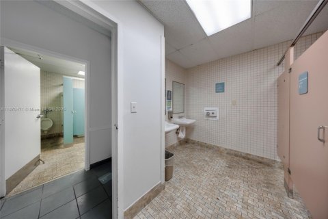 Propiedad comercial en venta en Miami, Florida № 2013086 - foto 22