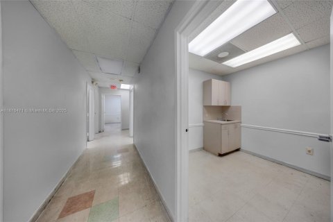 Propiedad comercial en venta en Miami, Florida № 2013086 - foto 13