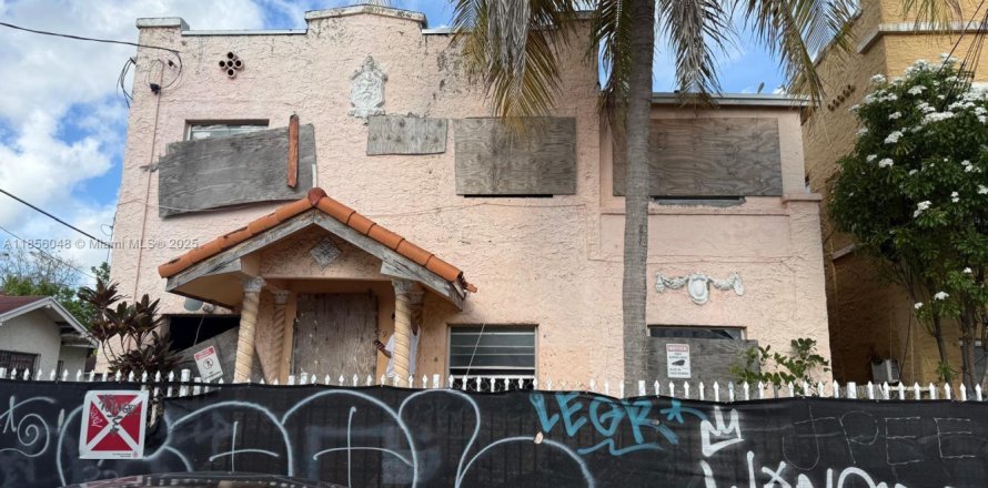 Immobilier commercial à Miami, Floride 235.23 m2 № 1881542