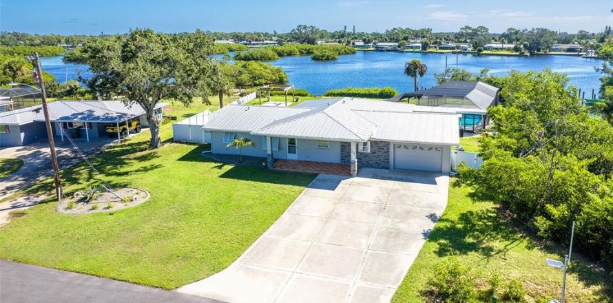 Villa ou maison à Englewood, Floride 3 chambres, 176.79 m2 № 1902379