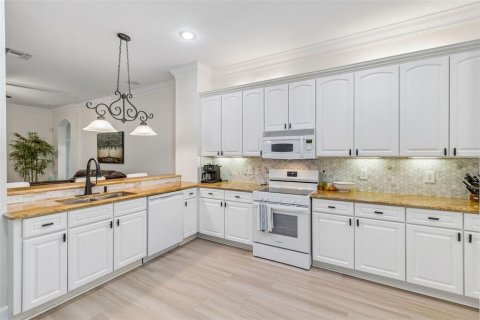 House in Valrico, Florida 4 bedrooms, 252.79 sq.m. № 2289679 - photo 17