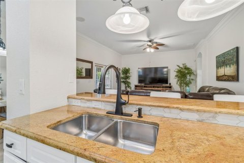 House in Valrico, Florida 4 bedrooms, 252.79 sq.m. № 2289679 - photo 15