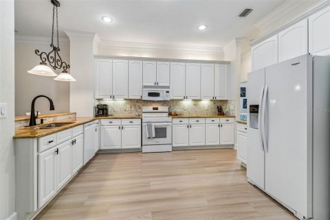 House in Valrico, Florida 4 bedrooms, 252.79 sq.m. № 2289679 - photo 12
