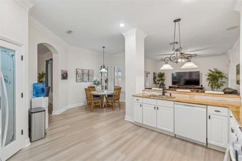 House in Valrico, Florida 4 bedrooms, 252.79 sq.m. № 2289679 - photo 16